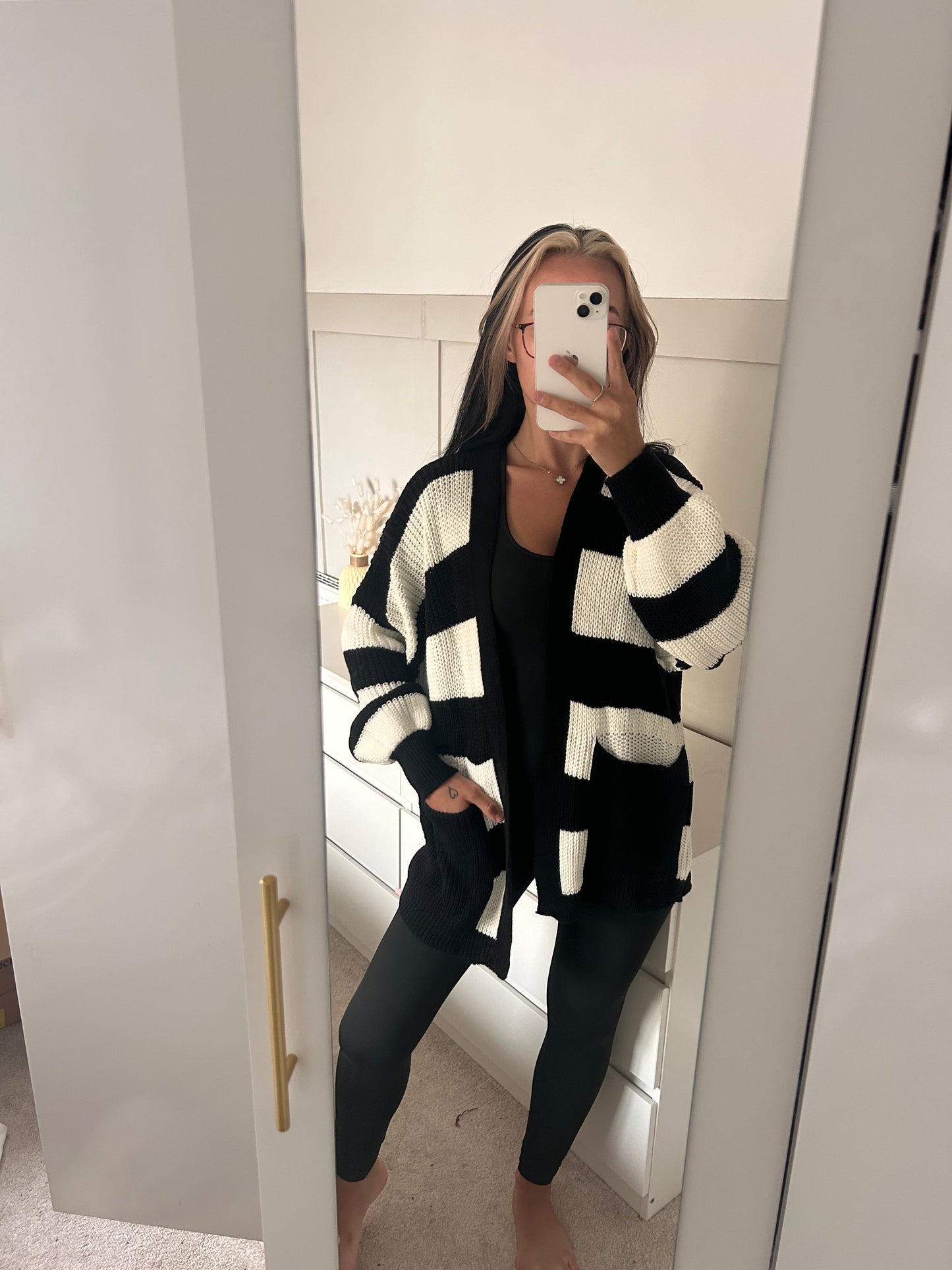 STRIPED SHORT BALLOON SLEEVED CARDIGAN