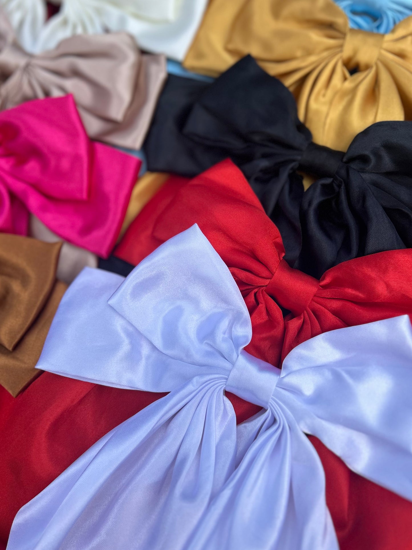 OVERSIZED SATIN HAIR BOWS