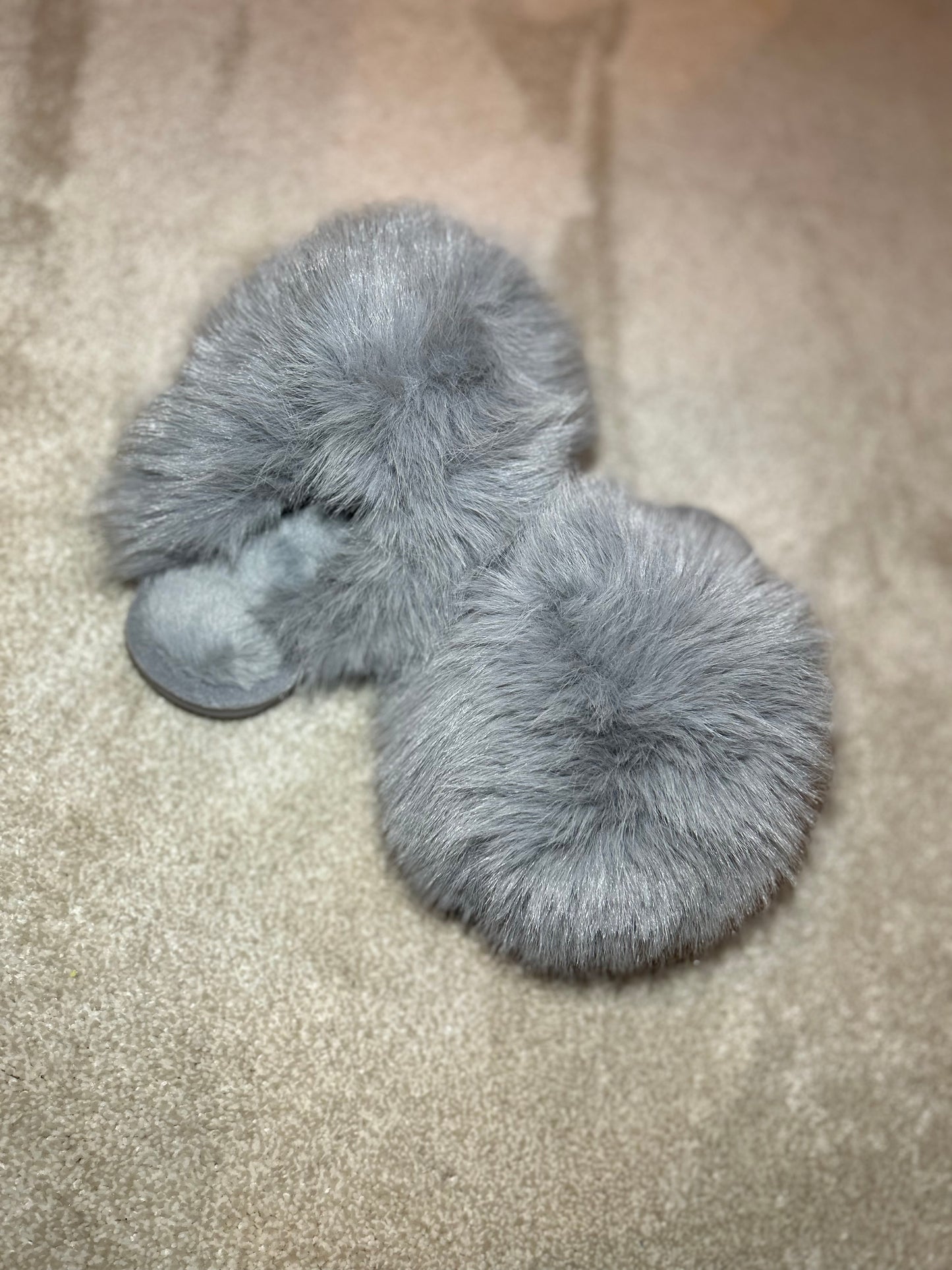 XL FLUFFY SLIPPERS