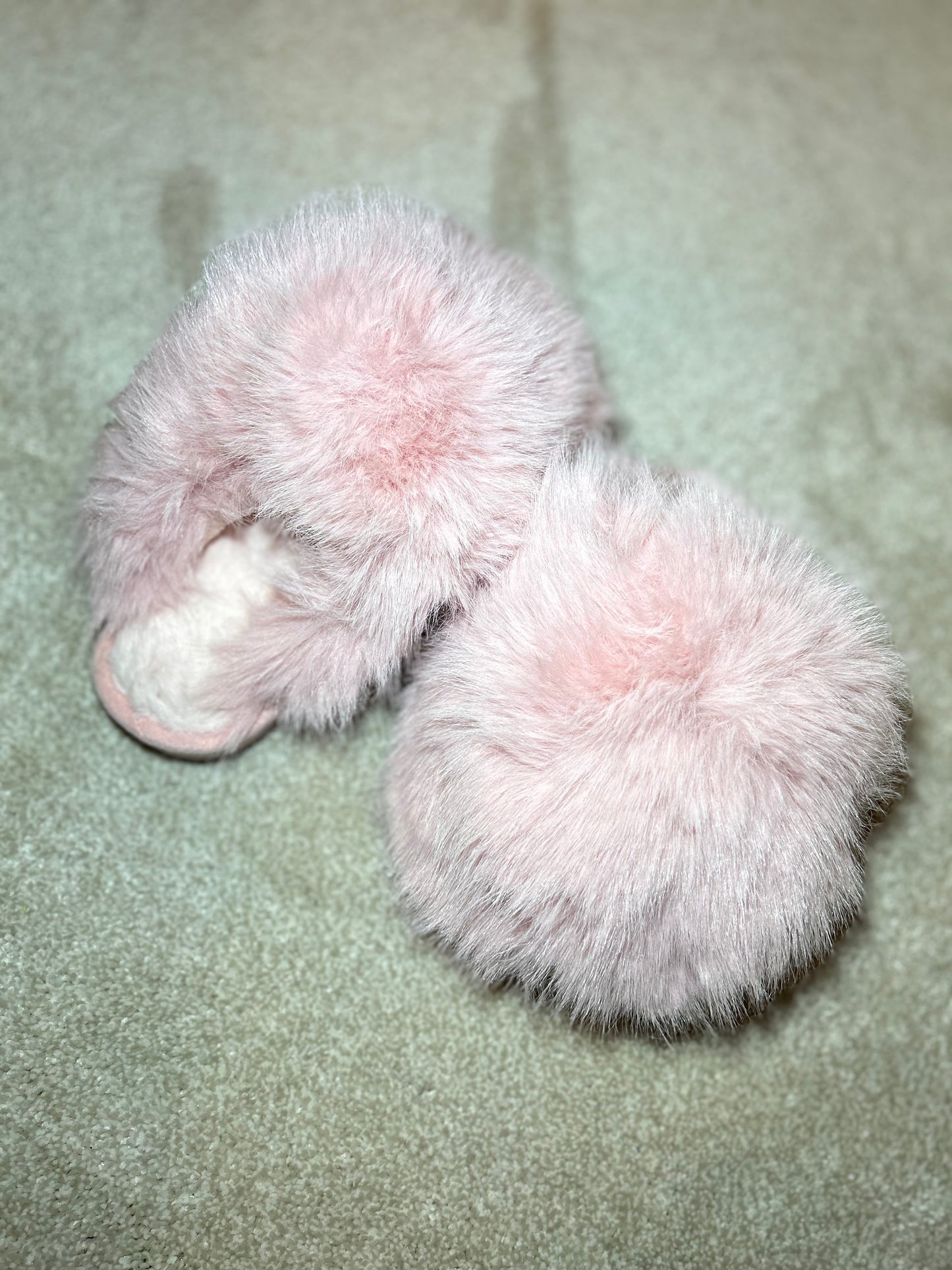 XL FLUFFY SLIPPERS
