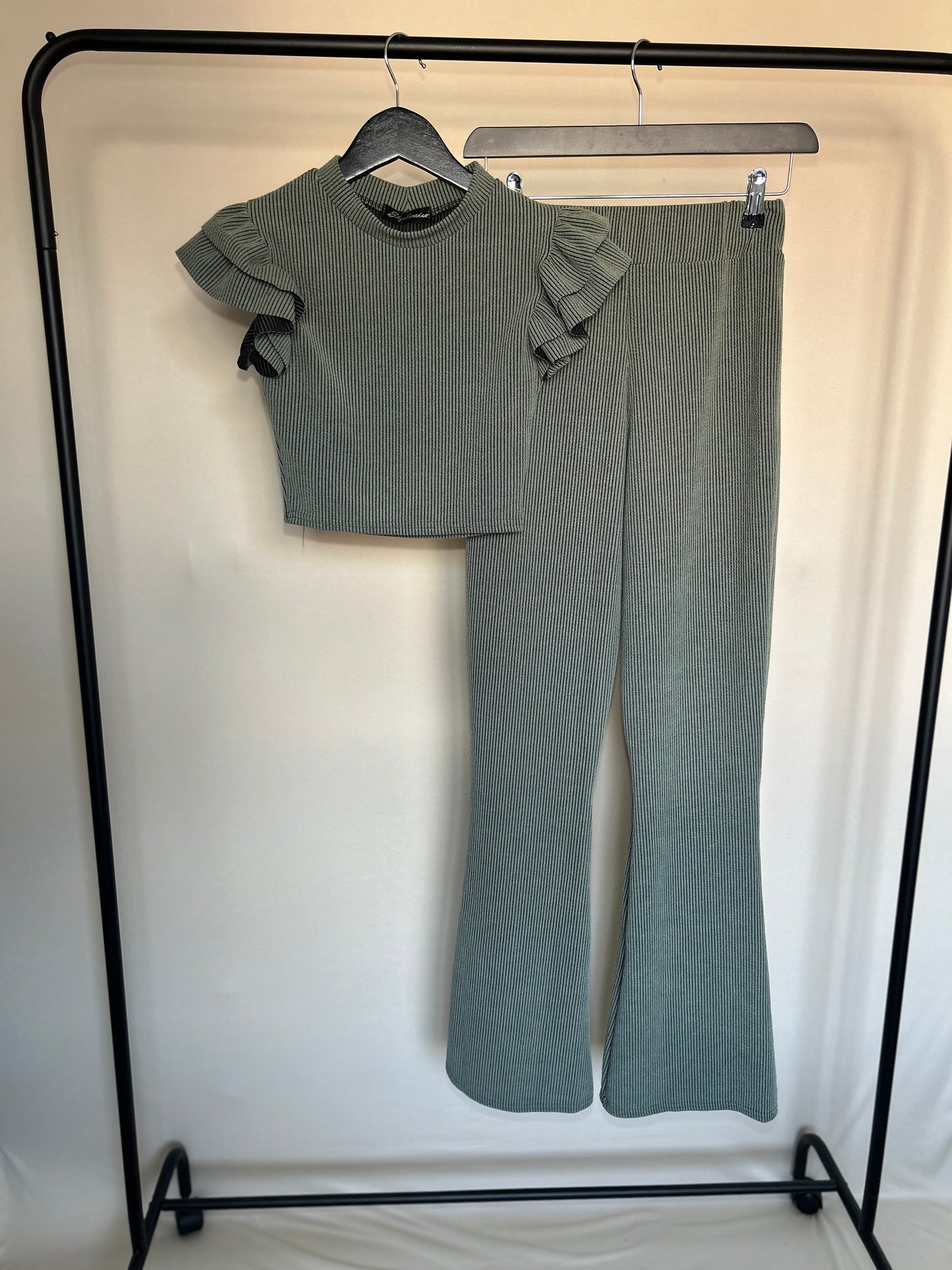 RIBBED FRILLED SET