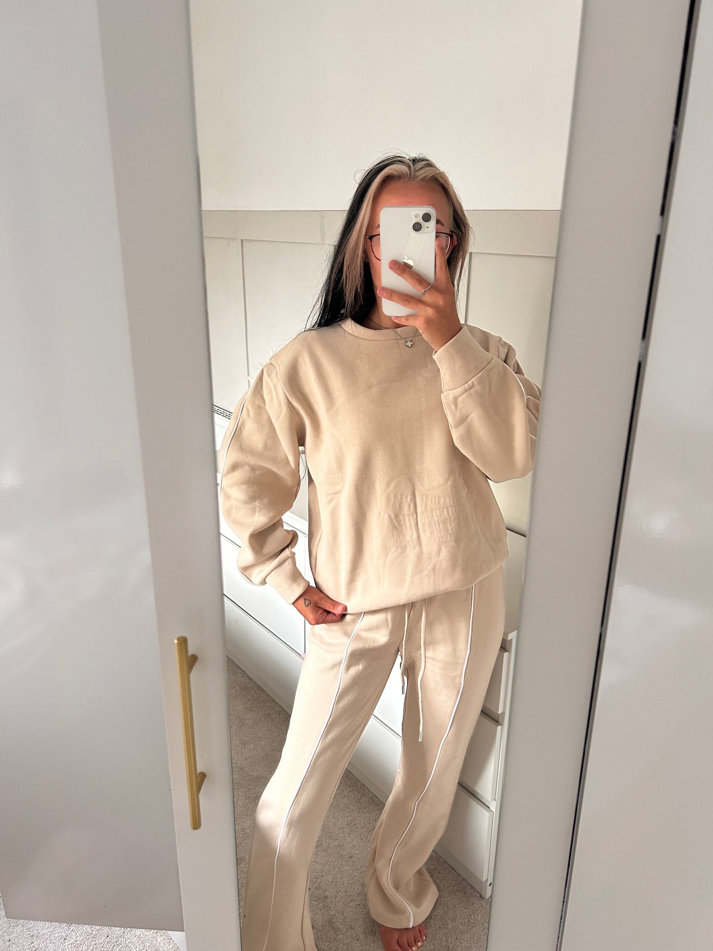 PIPING SWEATSHIRT & WIDE LEG JOGGERS SET