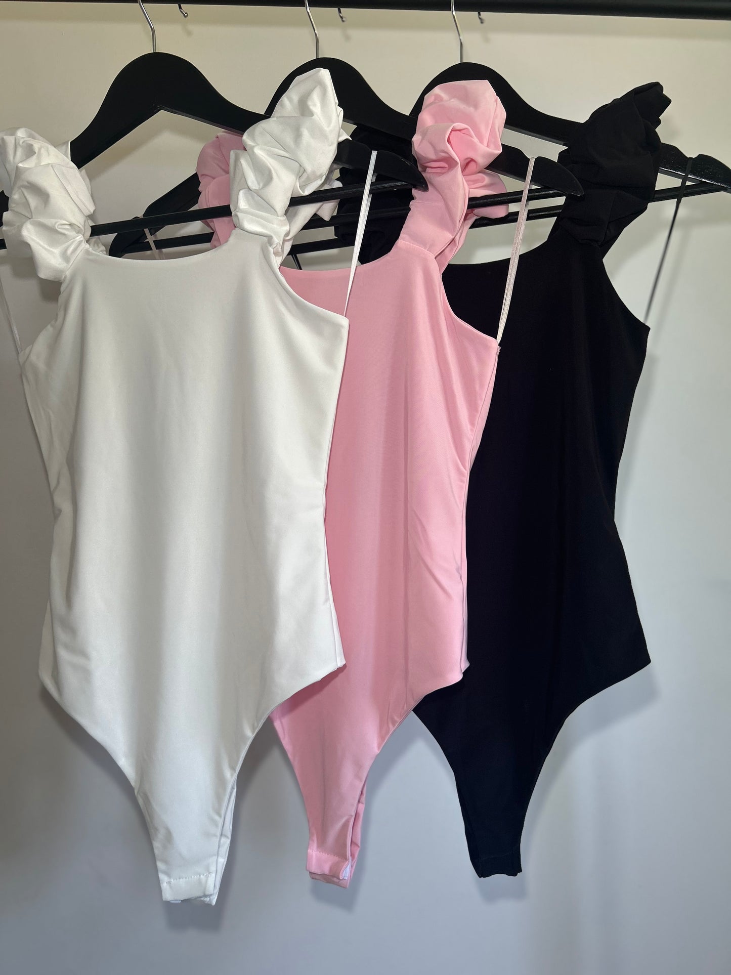 SLINKY RUCHED SHOULDER BODYSUIT