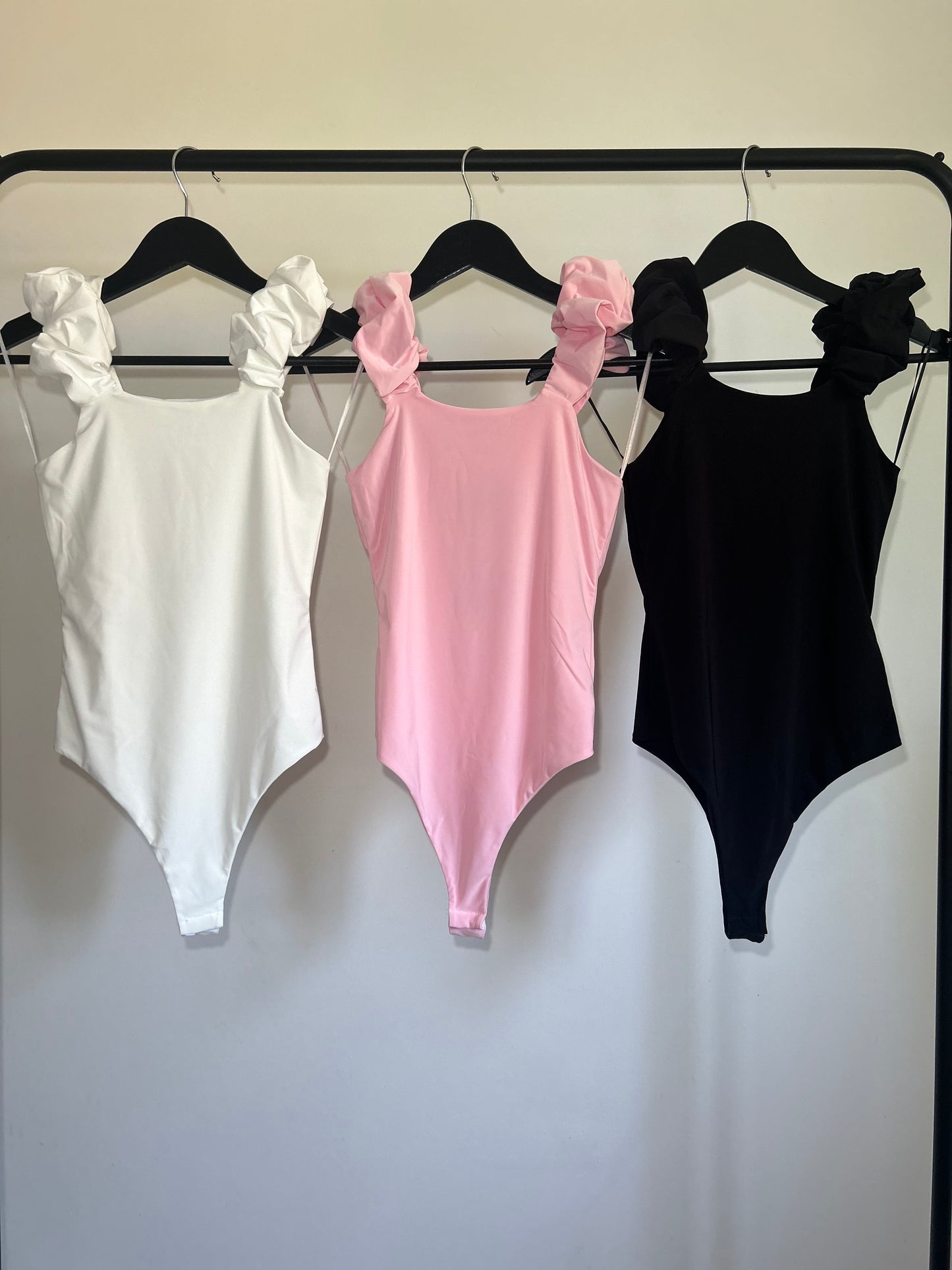 SLINKY RUCHED SHOULDER BODYSUIT