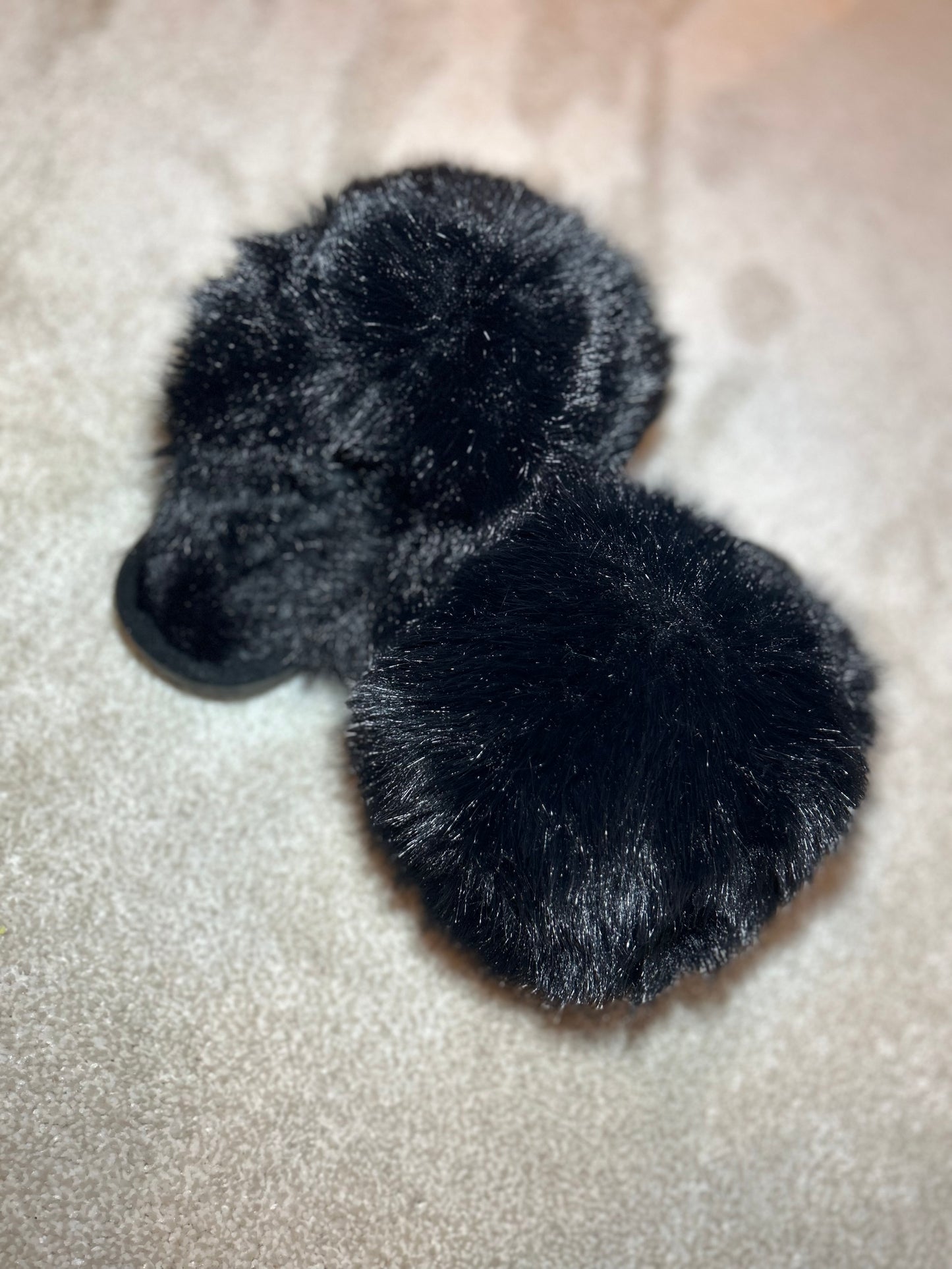 XL FLUFFY SLIPPERS