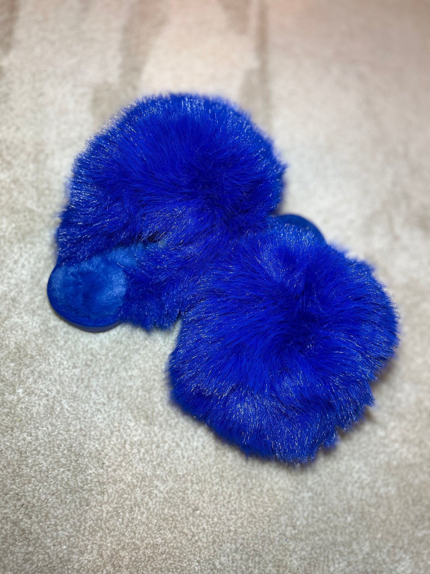 XL FLUFFY SLIPPERS