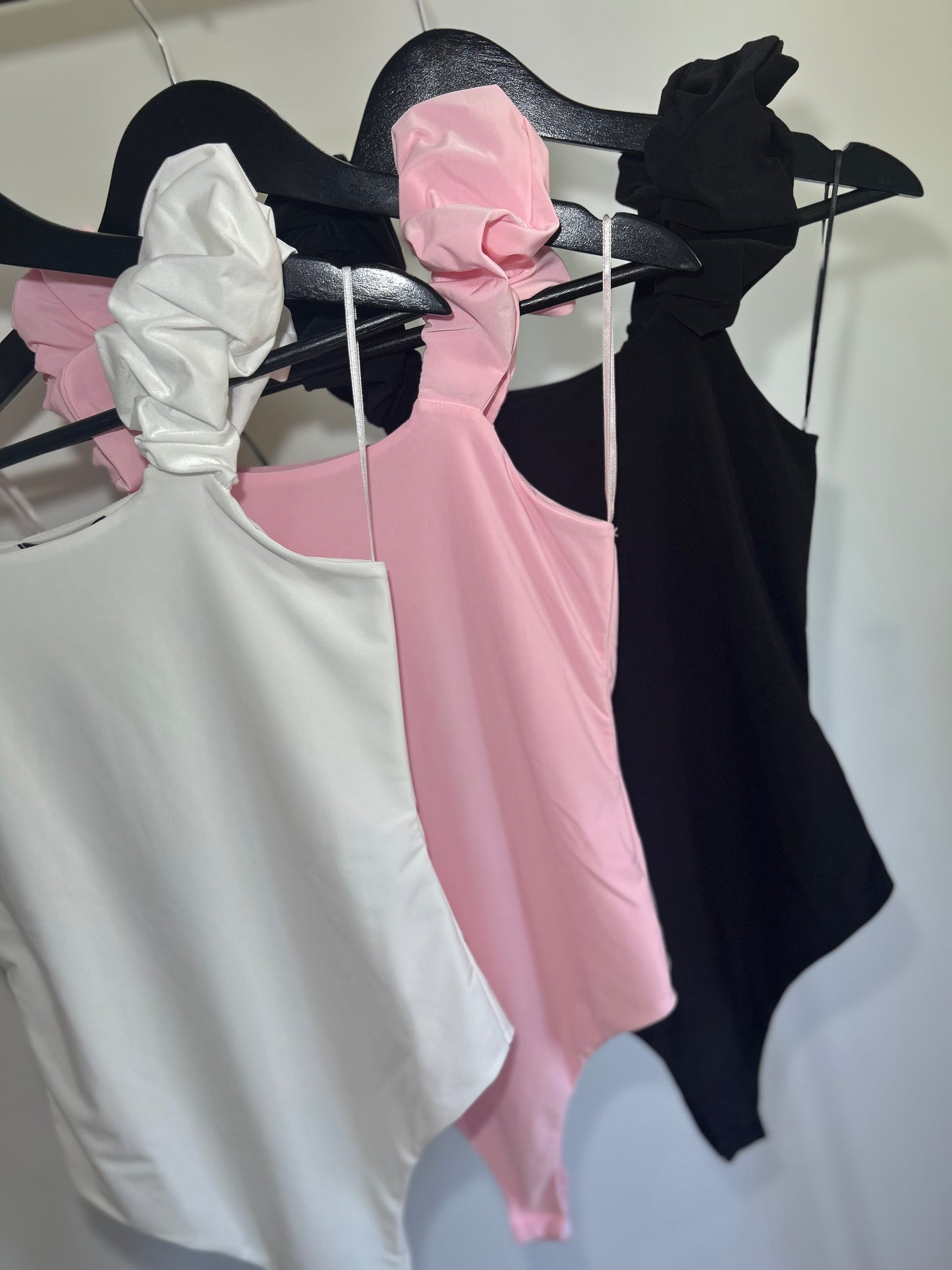 SLINKY RUCHED SHOULDER BODYSUIT