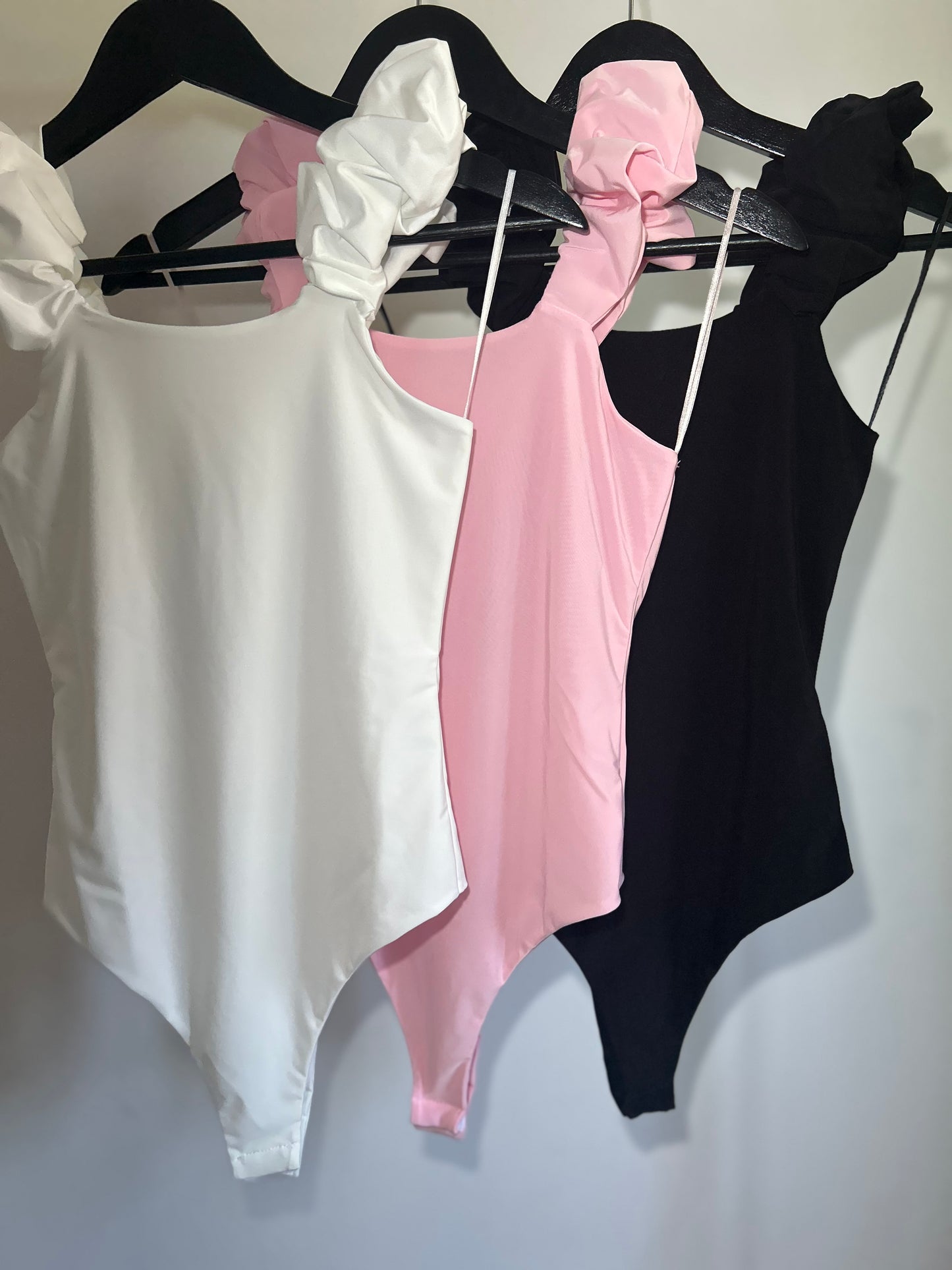SLINKY RUCHED SHOULDER BODYSUIT