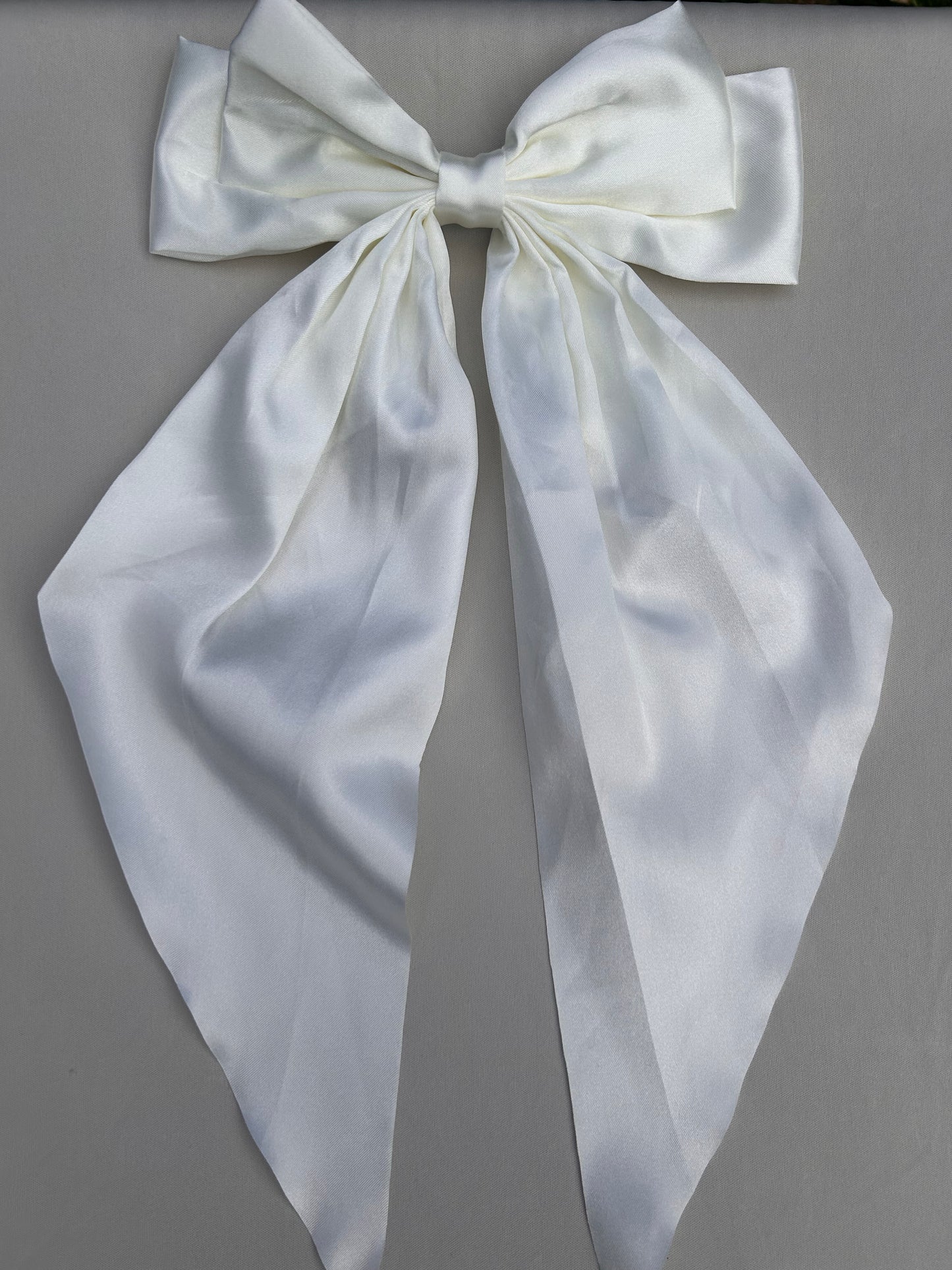 OVERSIZED SATIN HAIR BOWS