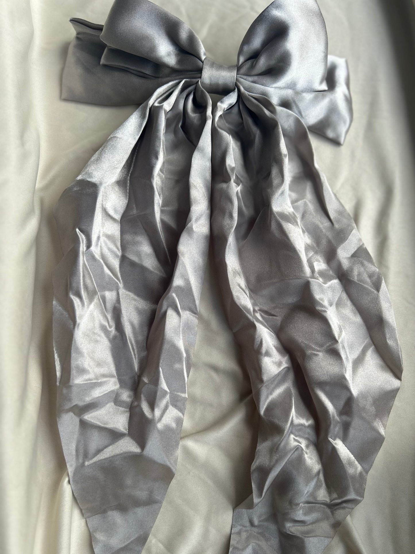 OVERSIZED SATIN HAIR BOWS