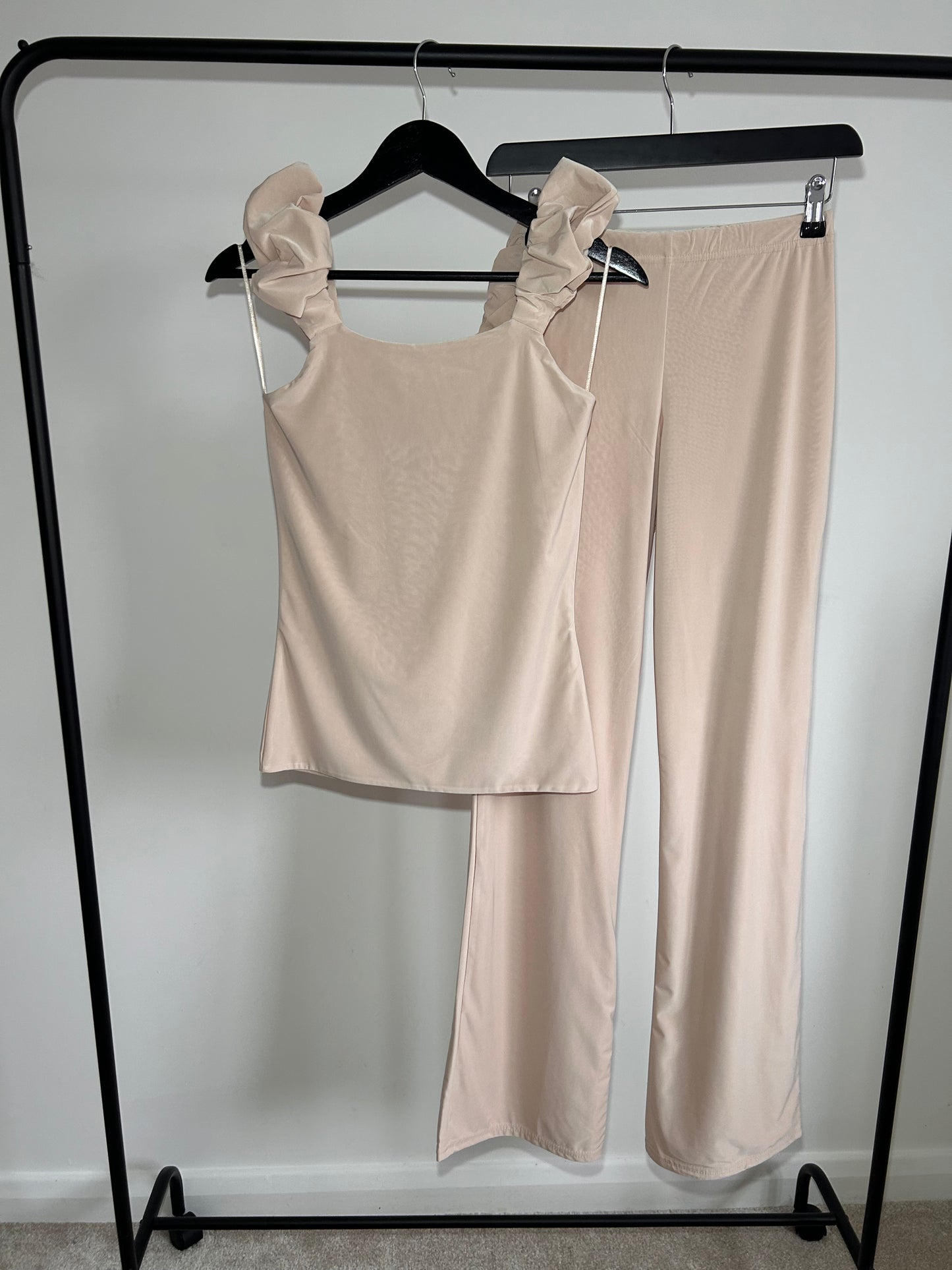 FRILL SLEEVE FLARED SLINKY CO-ORD
