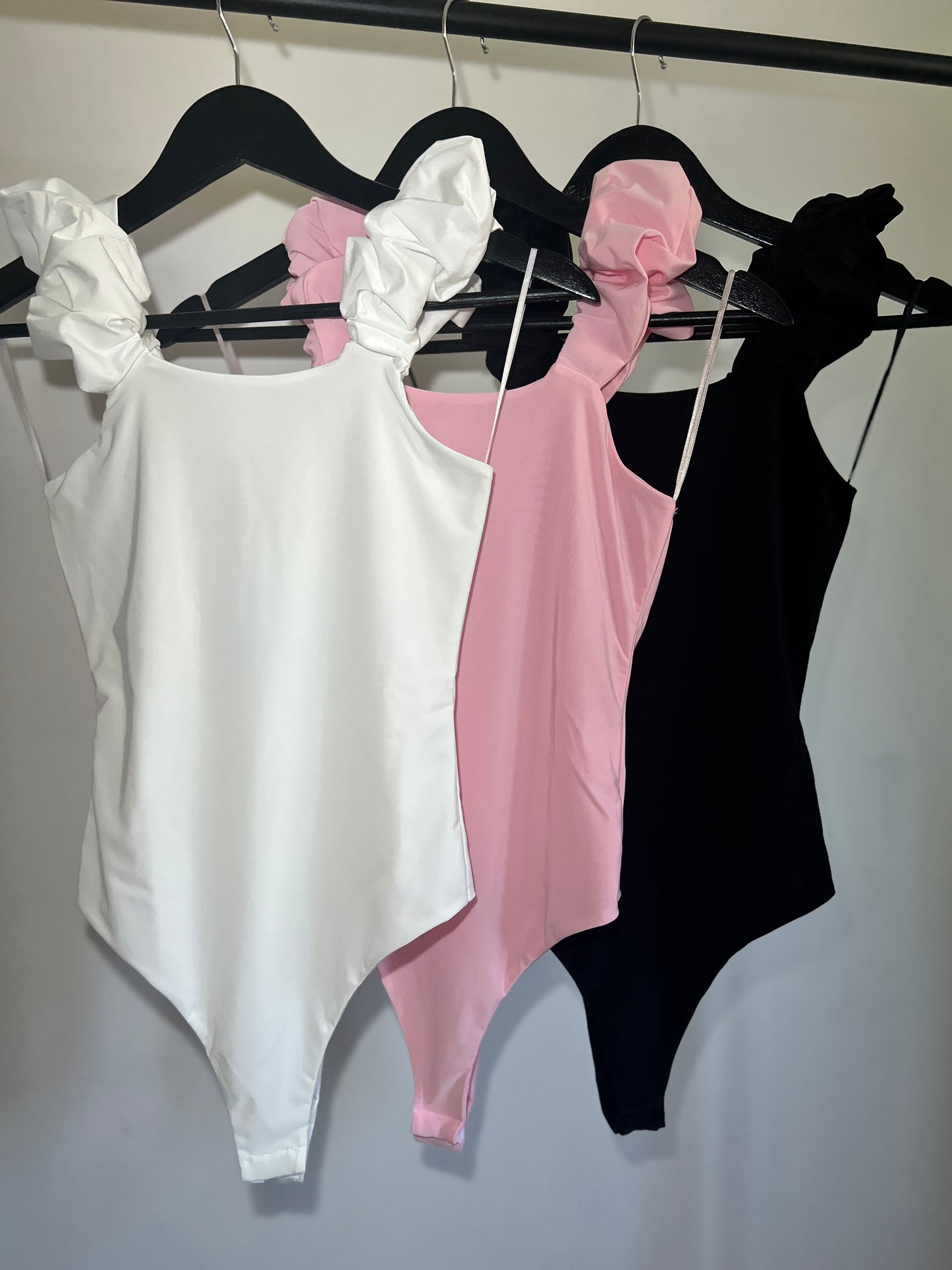SLINKY RUCHED SHOULDER BODYSUIT