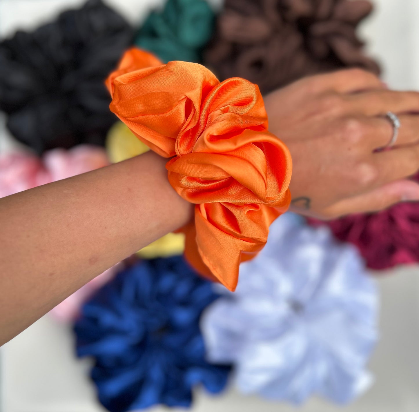 XL SATIN SCRUNCHIES